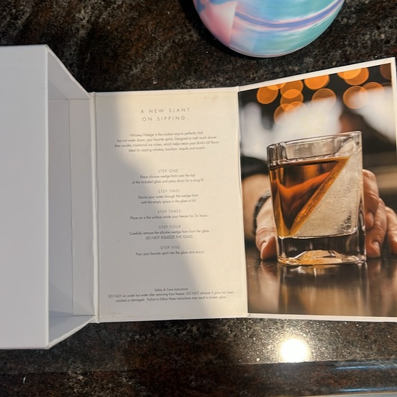 VEUC used 1x CORKSICLE whiskey wedge and insulated glass tumbler - Picture 11 of 11